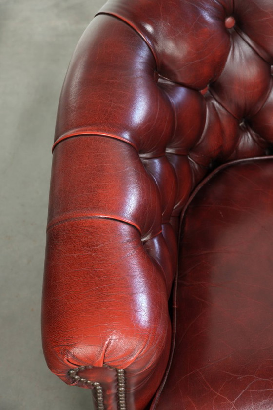 Schöner dezenter Chesterfield Sessel aus Rindsleder in einer begehrten und zeitlosen roten Farbe – Leather (photo 7 of 13)