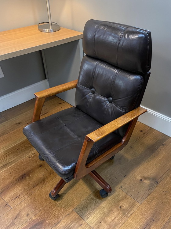 Vintage Mid Century Draaistoel uit Noorwegen – Leer & Teak | Jaren 60/70 | Scandinavisch Modern (photo 13 of 14)