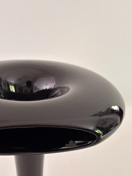 Image 1 of Marc Newson Sci-Fi vaas voor Cor Unum, 1993, zwart geglazuurd keramiek, gesigneerd, zeldzaam