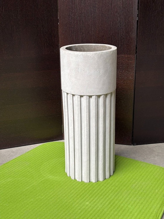 Image 1 of Jardinera de hormigón de diseño Serax de Arjaan De Feyter y Tim Vranken