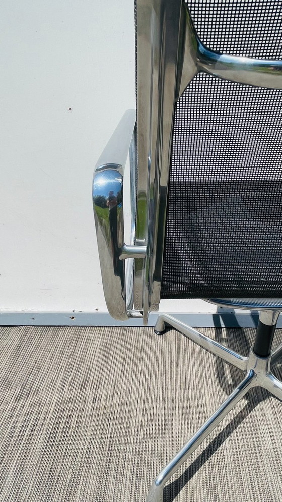 Image 1 of Paar van Vitra Eames Vintage Alu Group armstoelen