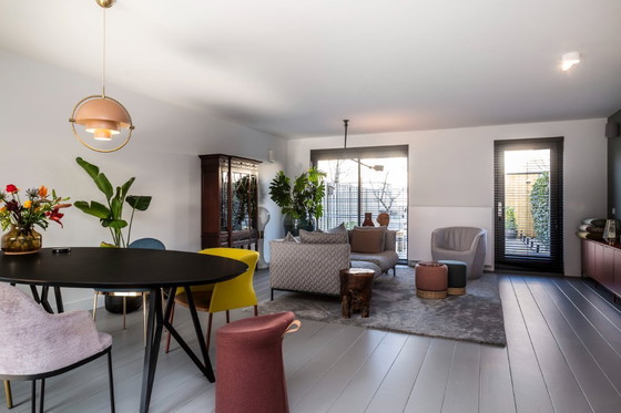 Image 1 of Studio Henk, vlindertafel