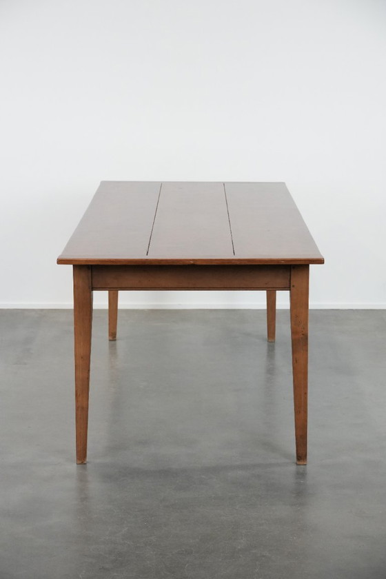 Image 1 of Charmanter alter französischer Esstisch aus Kirschholz mit zwei Schubladen