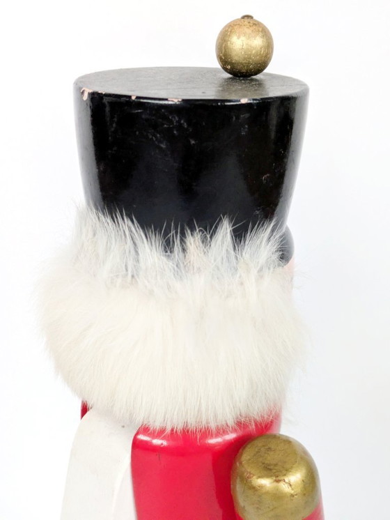 Image 1 of Statuetta tedesca vintage dello Schiaccianoci | Decorazione natalizia in legno fatta a mano