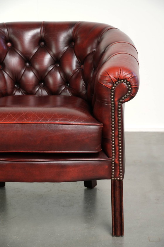Schöner dezenter Chesterfield Sessel aus Rindsleder in einer begehrten und zeitlosen roten Farbe – Leather (photo 9 of 13)