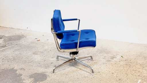 Silla Intermediate Herman Miller de los años 60 Diseñada por Charles y Ray Eames