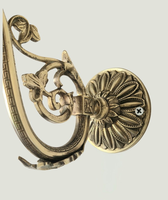 Image 1 of Wandleuchte im Stil Louis XVI. – Um 1930 – Ziselierte Bronze und Glaskugel aus Opalglas