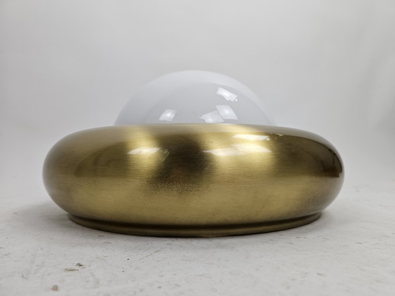 Image 1 of Lámpara de pared o de techo fabricada en latón Valenti y cristal esmerilado.