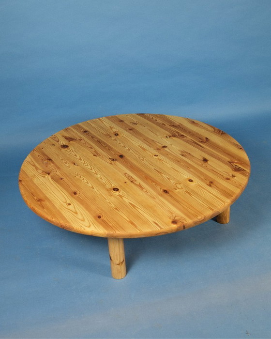 Image 1 of Mesa de centro de pino macizo