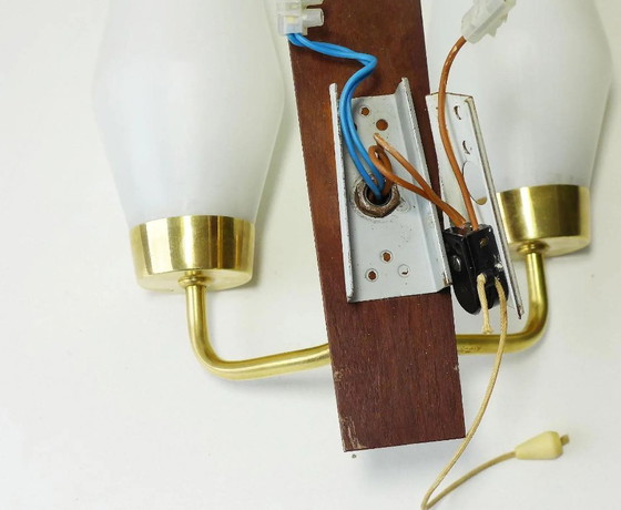 Image 1 of Applique murale scandinave - Applique vintage à 2 bras années 50-70 - Verre opale et teck