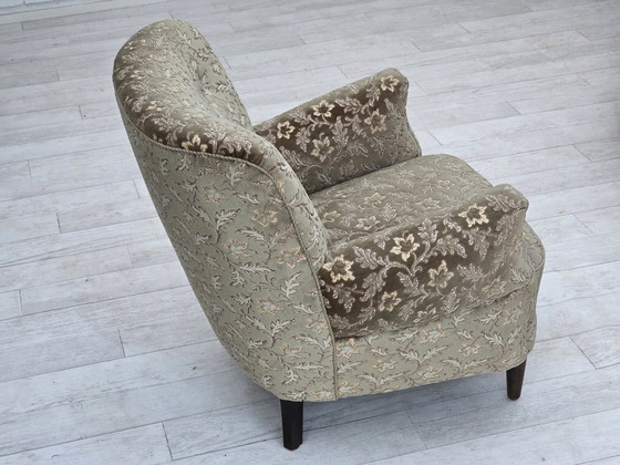 Image 1 of 1960er Jahre, dänischer Sessel, hellgrüner Möbelvelours, Beine aus Teakholz.