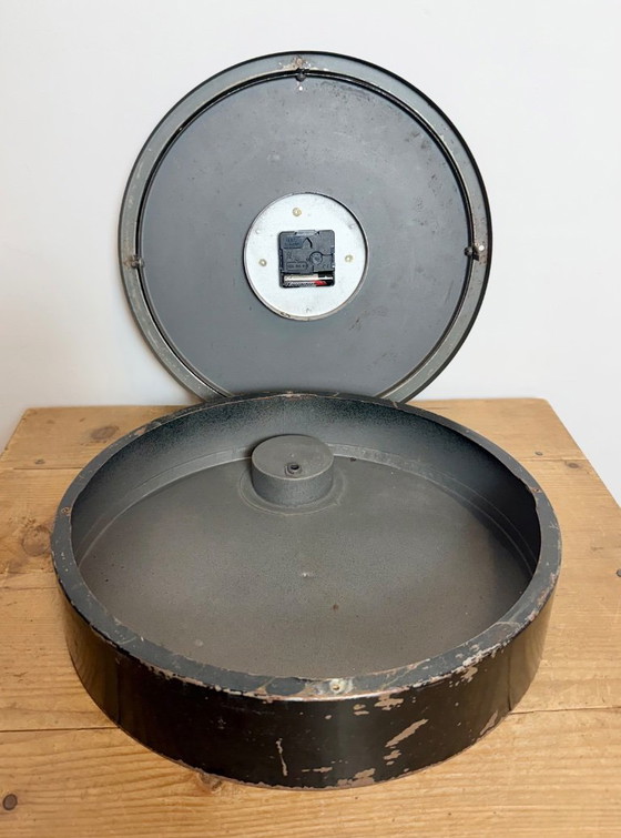 Orologio da parete industriale nero di fabbrica IBM, anni '50 – Vetro, Ferro (photo 17 of 18)