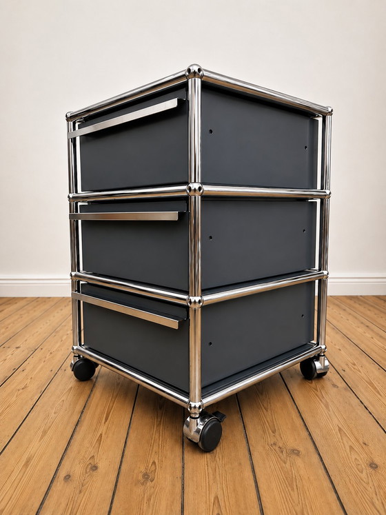Image 1 of USM Haller rolling container in medium grey