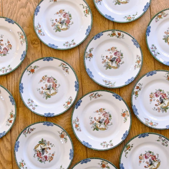 Image 1 of Vintage porseleinen servies uit de jaren 30, versierd met vogels, vlinders en een haan