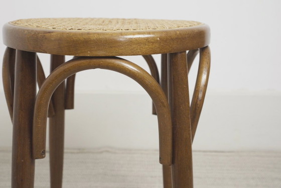 Sgabello vintage in stile Thonet in canna curvata, supporto per piante con seduta rotonda in rattan, (photo 5 of 16)