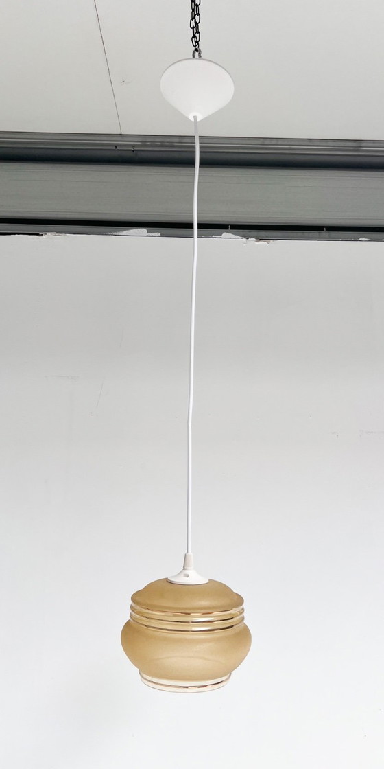Mat met goudkleurige vintage plafondlamp 18 cm, 1960's – Hanglampen, Plastic, Glass (photo 7 of 7)