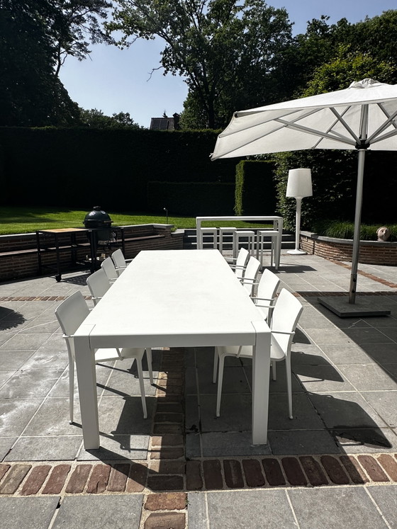 Image 1 of Exklusive Gartenmöbel Tribú Mirthe Esstisch mit 10 Stühlen und Kissen