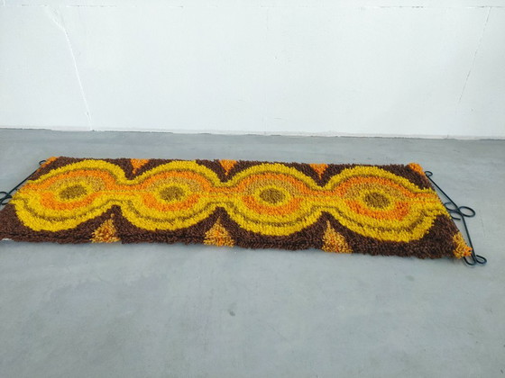 Image 1 of McM handgeknoopt geometrisch 70'ies wandkleed/wanddecoratie/tafelloper 