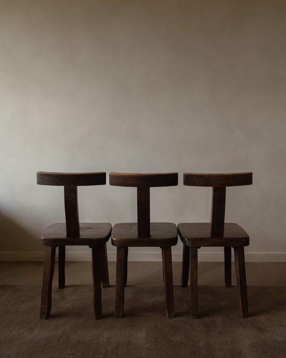 Image 1 of Set of 3 Vintage “T” Dining Chairs by Aranjou, France (c.1960s) – Stained Elm, Brutalist Sculptural