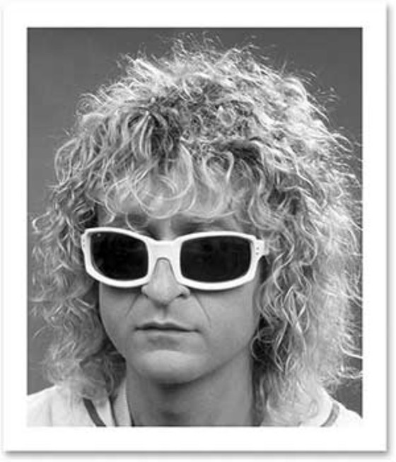 Image 1 of Michel-Polnareff-Geschenk | Französische Ikone | Sammlerstück: Sängerpuppe | Geschenk für Musikliebhaber