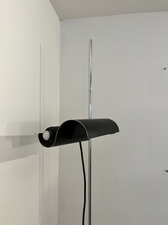Lampade da terra modello DIM design Vico Magistretti edizione Oluce Acciaio cromato & alluminio, Metallo, Nero (foto 6 di 11)