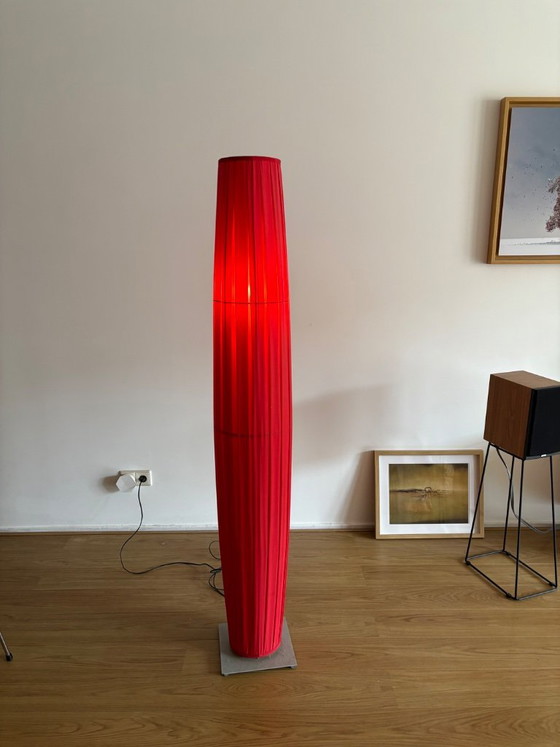 Image 1 of Lampada da terra bohémien a forma di bozzolo, rossa plissettata