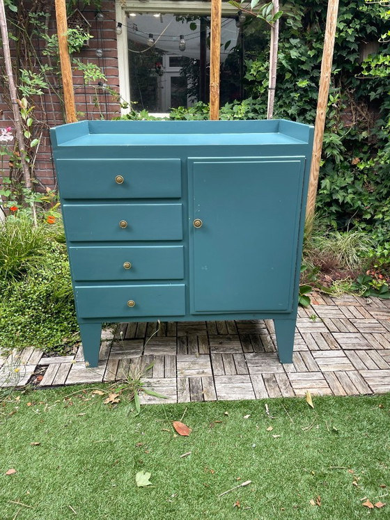 Image 1 of Vintage chest of drawers / dresser with brass knobs
