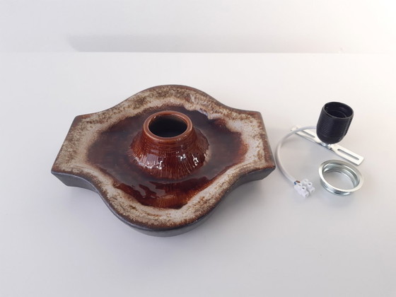 Image 1 of 1 van 2 Keramieken aardewerken roodbruine vintage wandlampen, west germany fat lava stijl, keramische retro wandlamp, space age 