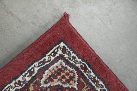 Image 1 of Wunderschöner Teppich mit überwiegend roten Farben und ansprechenden Mustern, 230 x 170 cm