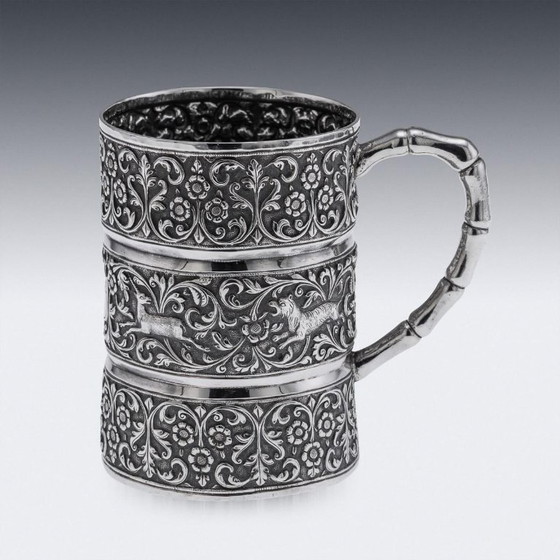 Image 1 of Antiker Silberbecher von Oomersi Mawji, Kutch, Floral Repoussé, 1890