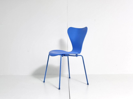 1 Chaises Fritz Hansen Série 7, Arne Jacobsen, Trieste, Chaises de salle à manger, Bois, Métal, Bleu (photo 7 sur 15)