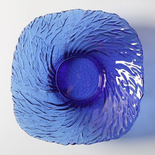 Kobaltblauwe glazen schaal uit het midden van de 20e eeuw: Fins 'Metsä'-ontwerp, jaren 70