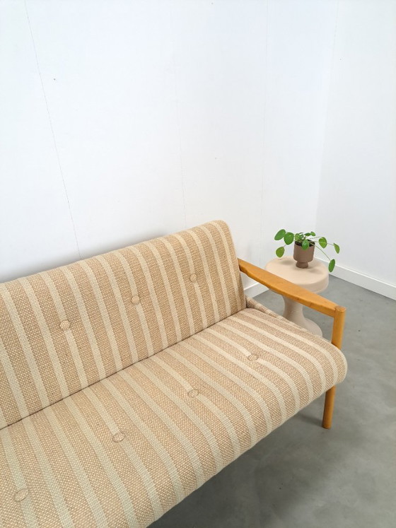 Image 1 of Slaapbank beige gestreept met houten frame