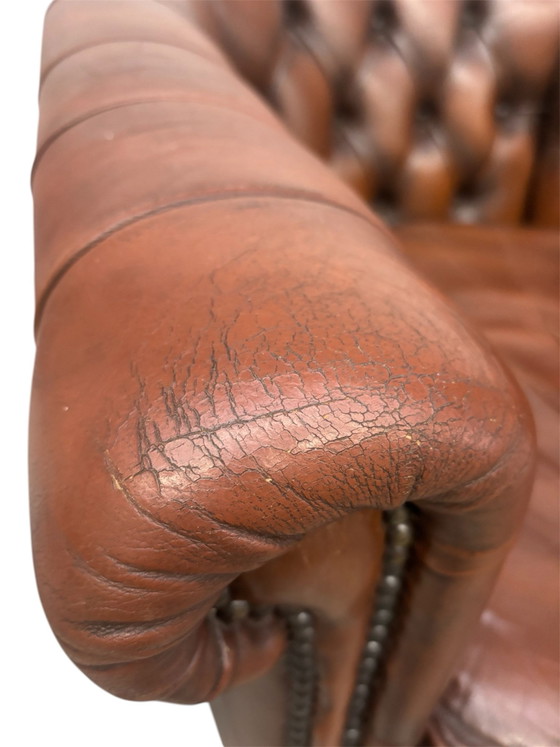 Fauteuil anglais en cuir fait main “Victoria” style Chesterfield, Métal, Marron (photo 8 sur 15)