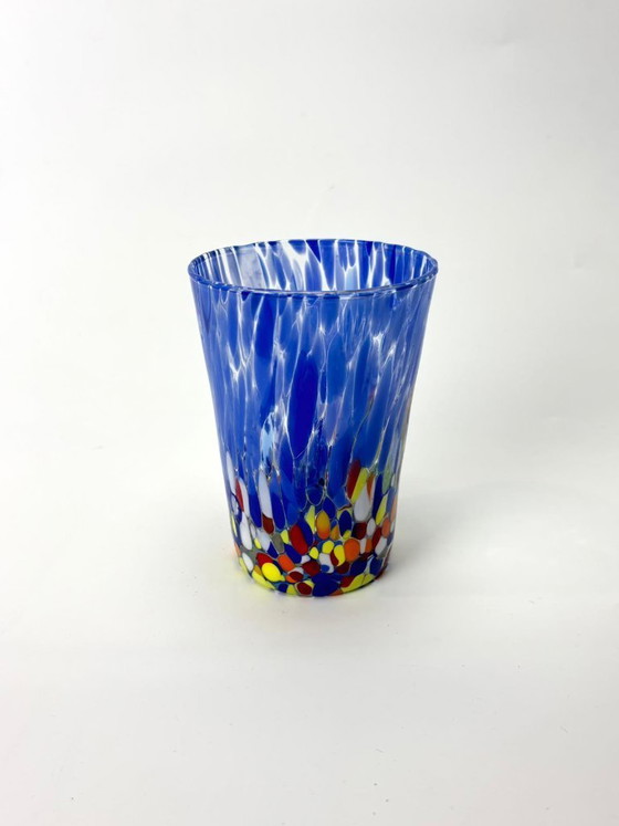 Image 1 of Set aus 6 venezianischen mundgeblasenen Gläsern mit farbigem Murano-Granulat, handgefertigt in Italien.