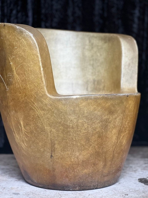 Set of sculptural chairs in fiberglass with gold patina