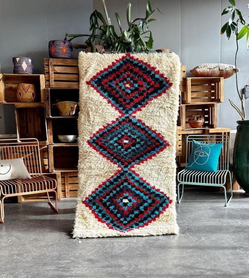 Tappeto vintage Beni Ouarain 90x190 cm | Tappeto marocchino in lana | Tappeto berbero color crema con rombi colorati