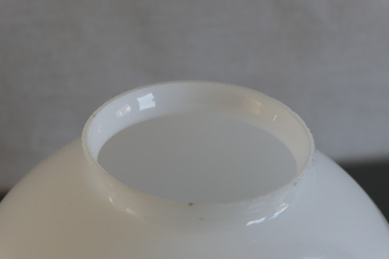 Image 1 of Art Déco – 3 lampade da scuola, lampadario a sospensione con vetro opalino e struttura in ottone - Altezza regolabile