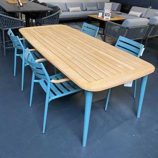 Tuinset Solpuri CHARLIE tafel met PIA stapelstoelen