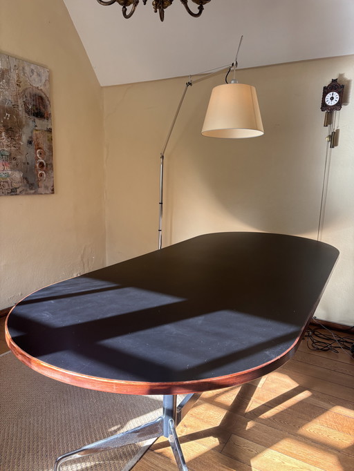 Eames segemented tafel. Onderstel origineel + custom made blad