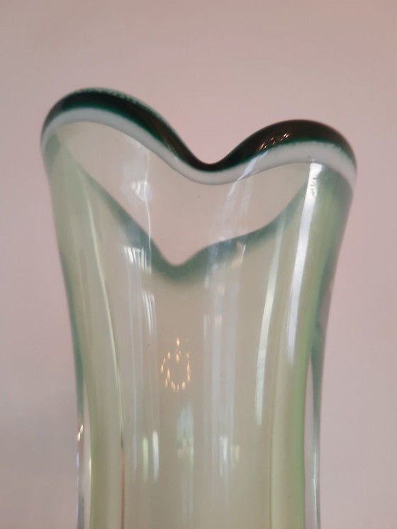 Image 1 of Rubin-Kunstglasvase aus der Mitte des 20. Jahrhunderts, ca. 1960-70