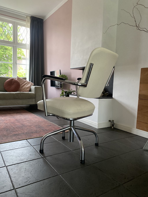 Stoel in gispen stijl 