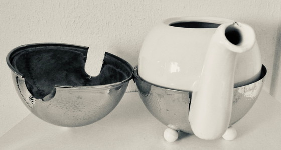 Image 1 of Een vintage "Ever-Hot" theeset, geproduceerd door Perry, Bevan en Co. (PBB). 