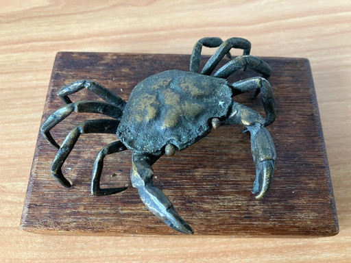 Statue en bronze d'un crabe