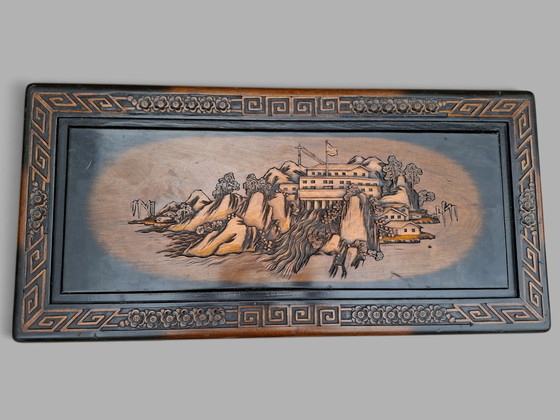 Chinese kamferhouten dekenkist met handgemaakt houtsnijwerk en messing beslag afm: 88x43cm en 44cm hoog. (photo 5 of 5)