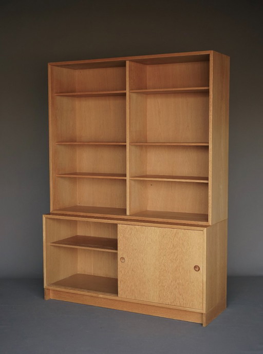 Eikenhouten boekenkast van Børge Mogensen voor Karl Andersson & söner. Zweden, jaren zestig