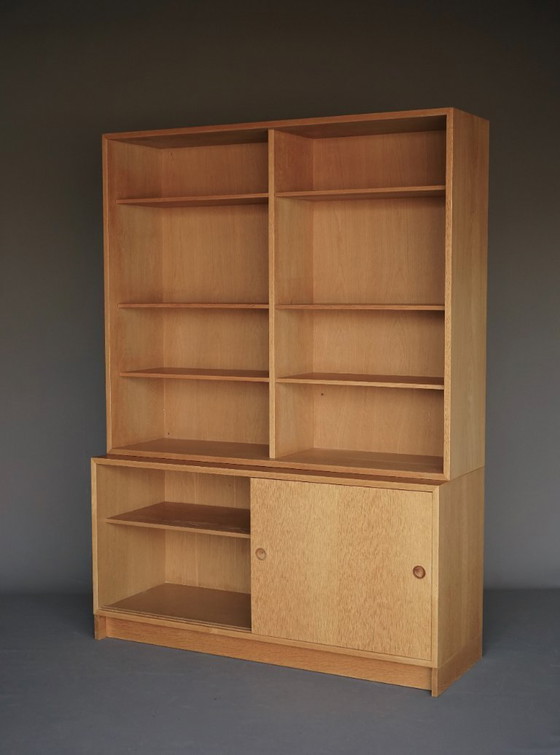 Image 1 of Eikenhouten boekenkast van Børge Mogensen voor Karl Andersson & söner. Zweden, jaren zestig
