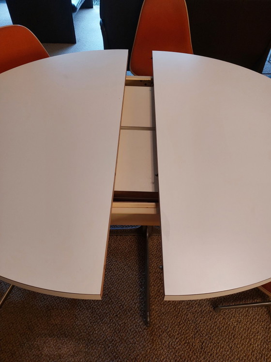 Tavolo da pranzo rotondo allungabile vintage Herman Miller – Tavoli da pranzo, Legno, Alluminio (photo 3 of 6)