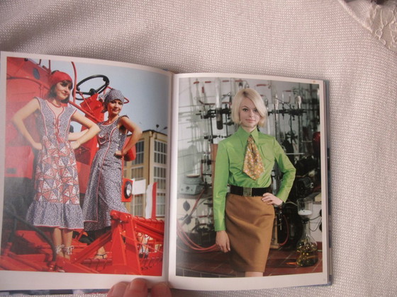 Image 1 of OFF THE WALL Oost-Duits modeboek 1964-1980 fotogeschiedenis hardcover