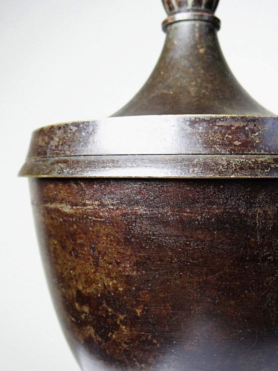 Image 1 of Casseruola con coperchio in stile Impero, in metallo patinato effetto bronzo, India, anni '60-'80